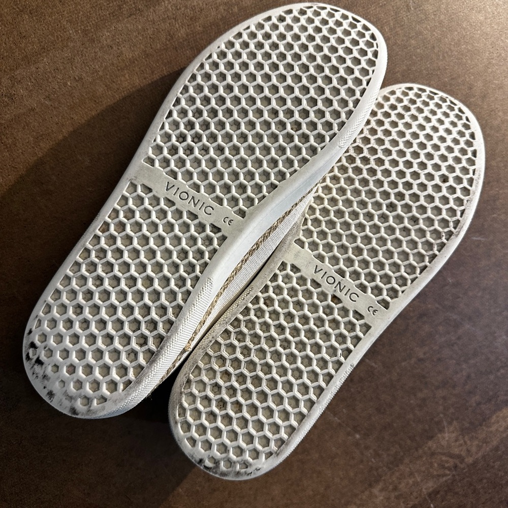 Vionic cream sneakers with tweed trim atβ white wall. Shoes feet love. Size 9 - Picture 11 of 16